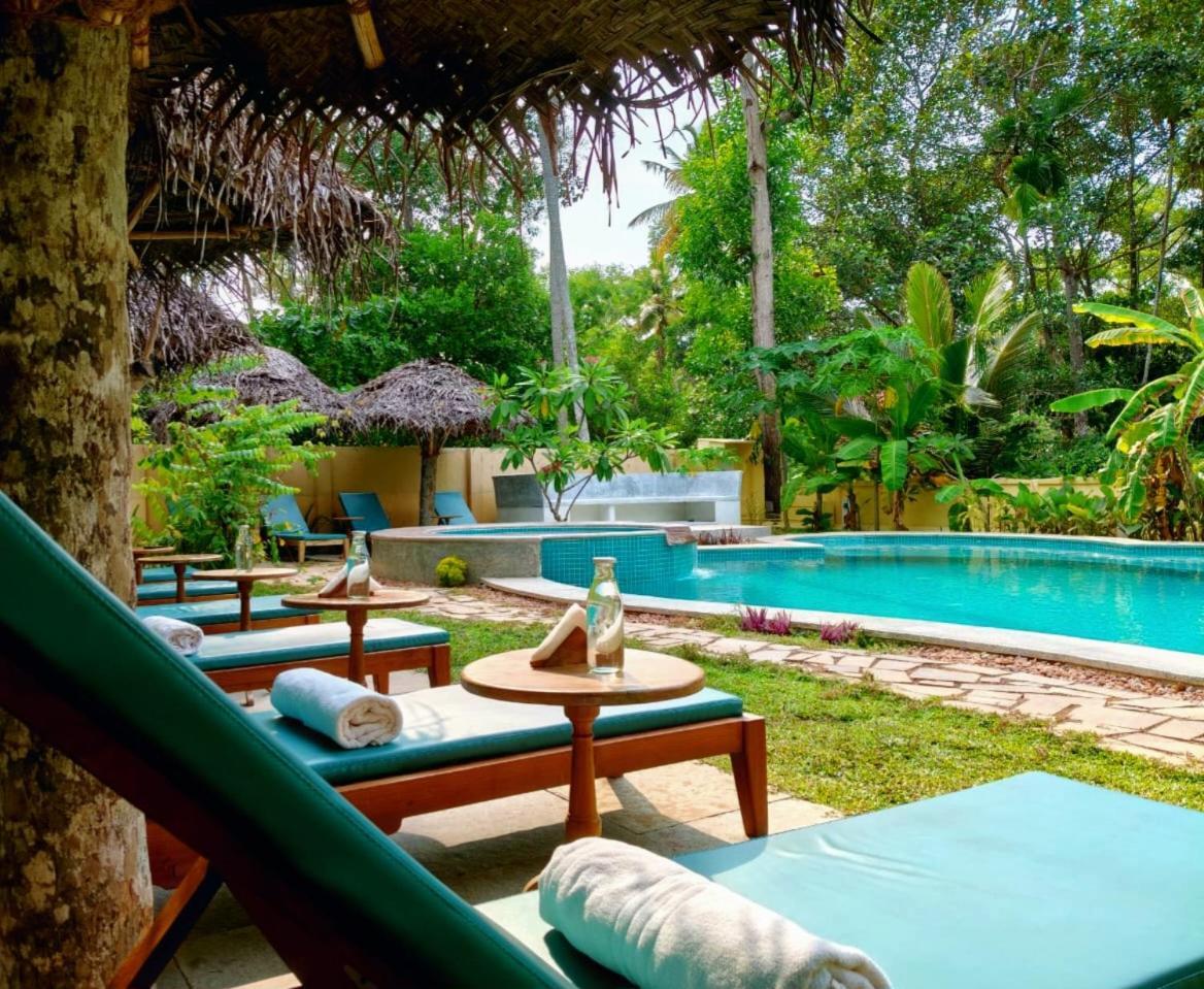 Marari Beach Bungalow Resort Alleppey Mararikulam Exterior photo